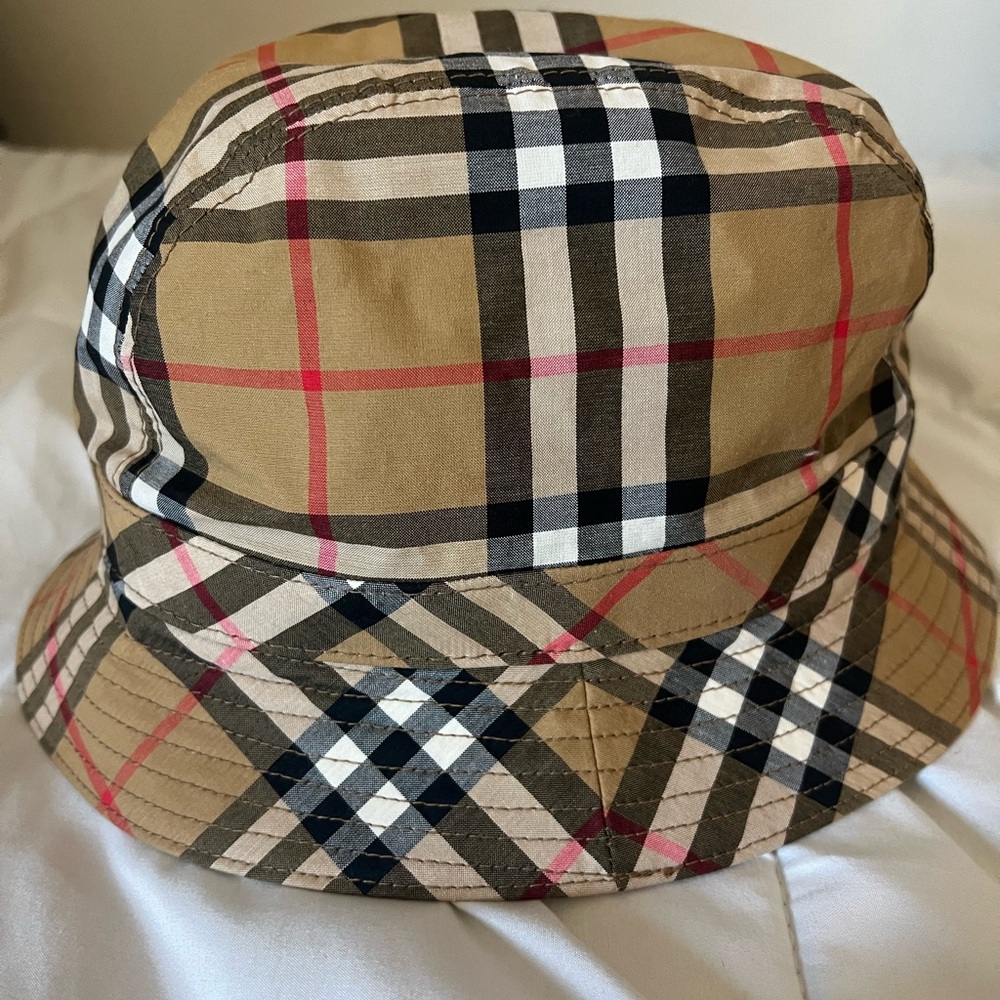 Burberry hat. Super cute. Never worn. #burberry #buckethat #hat #checks
